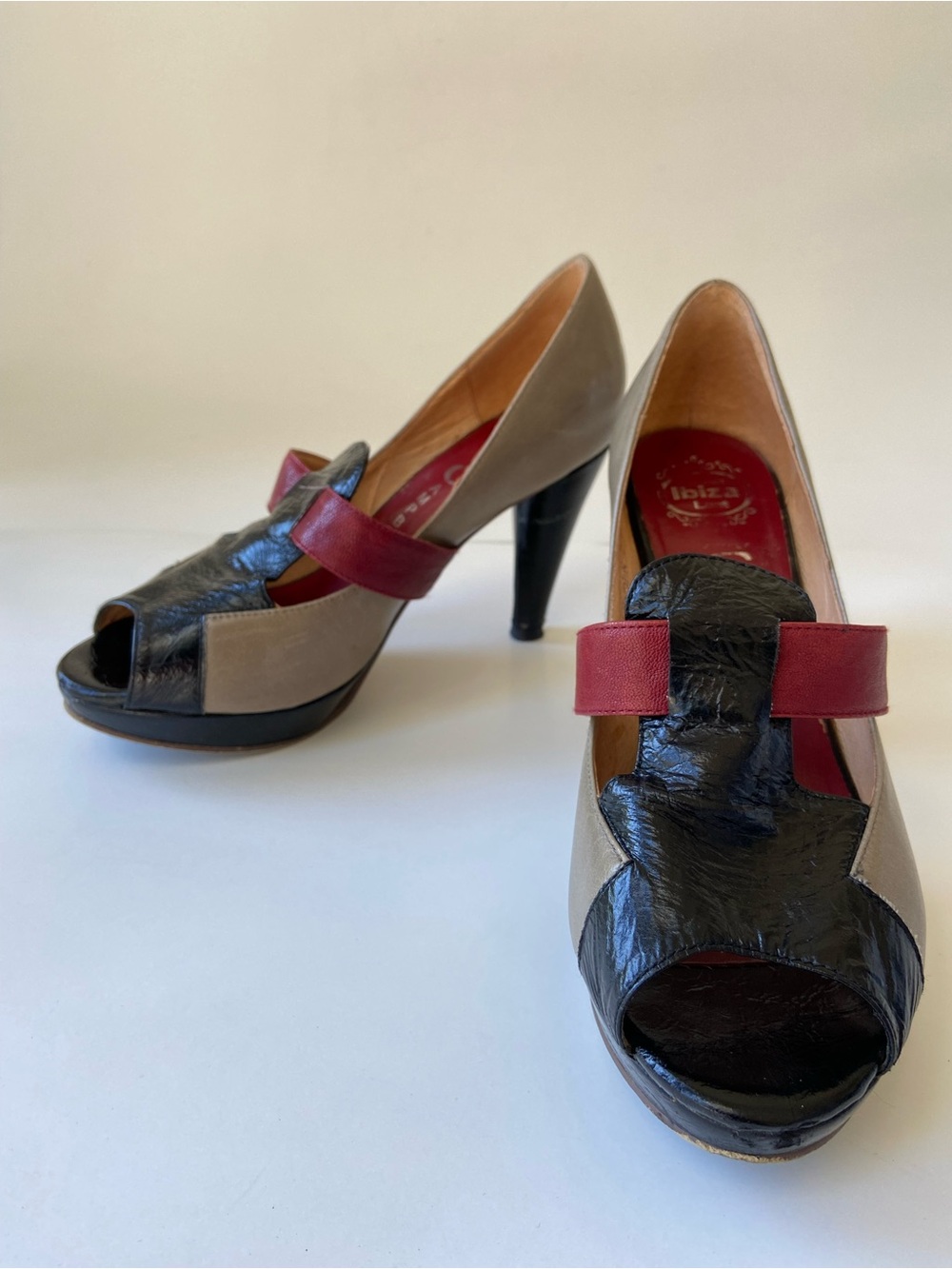 Jeffrey CampbellOpen-Toe platform High Heels in Taupe, Black & Burgundy leather